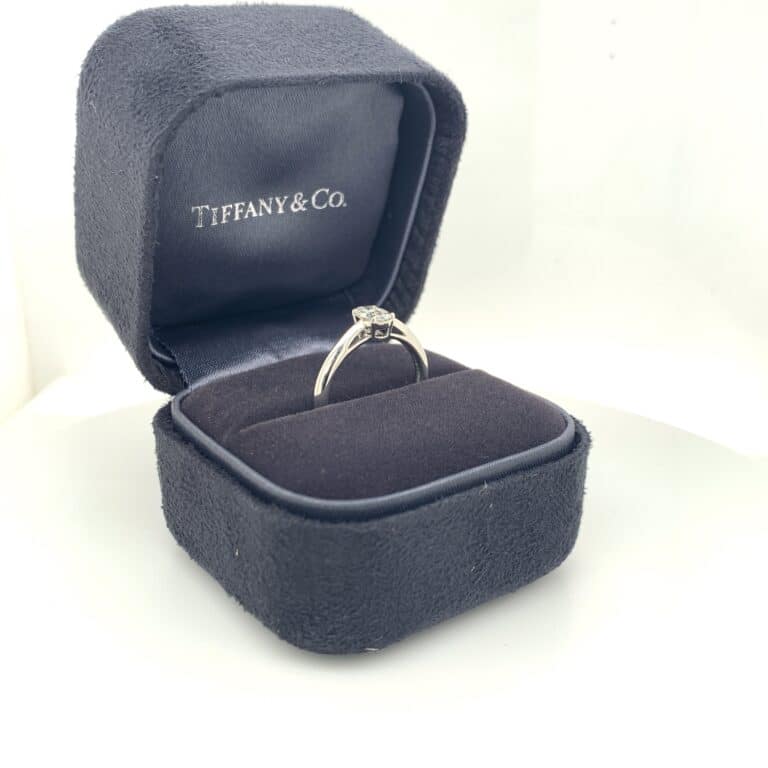 Solitaire Oval Tiffany and Co Ring