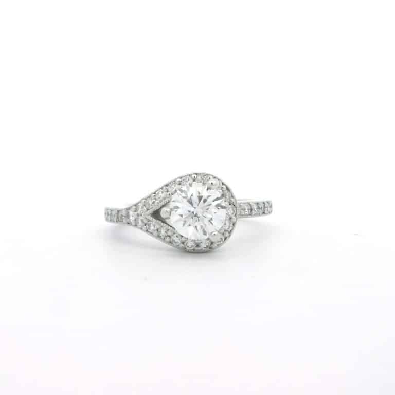 Annika &ndash; 0.90ct E VVS Lab-Diamond Teardrop Halo Ring