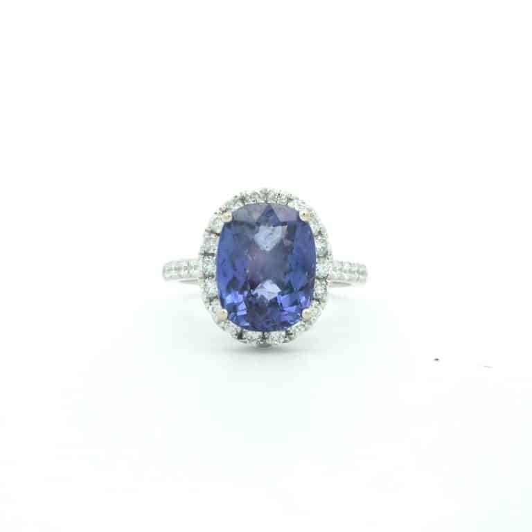 Elegant ring with blue gemstone centerpiece