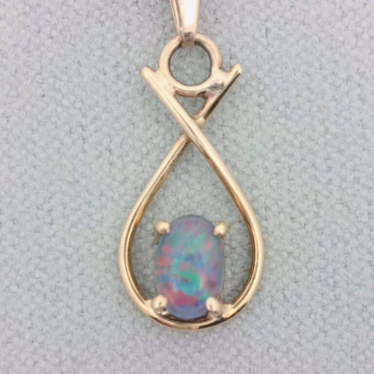 Elegant pendant with colorful opal