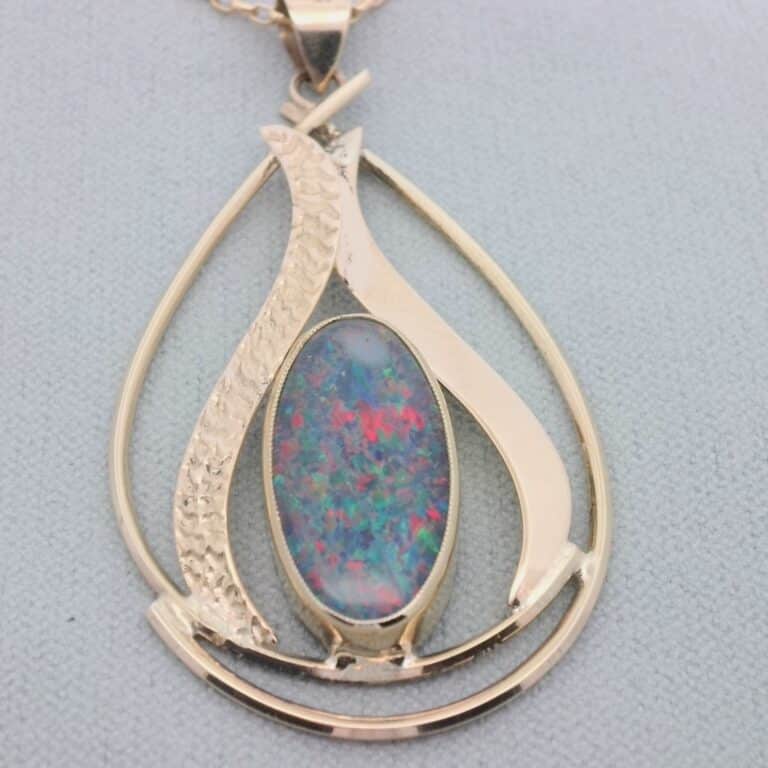 Elegant pendant with colorful opal