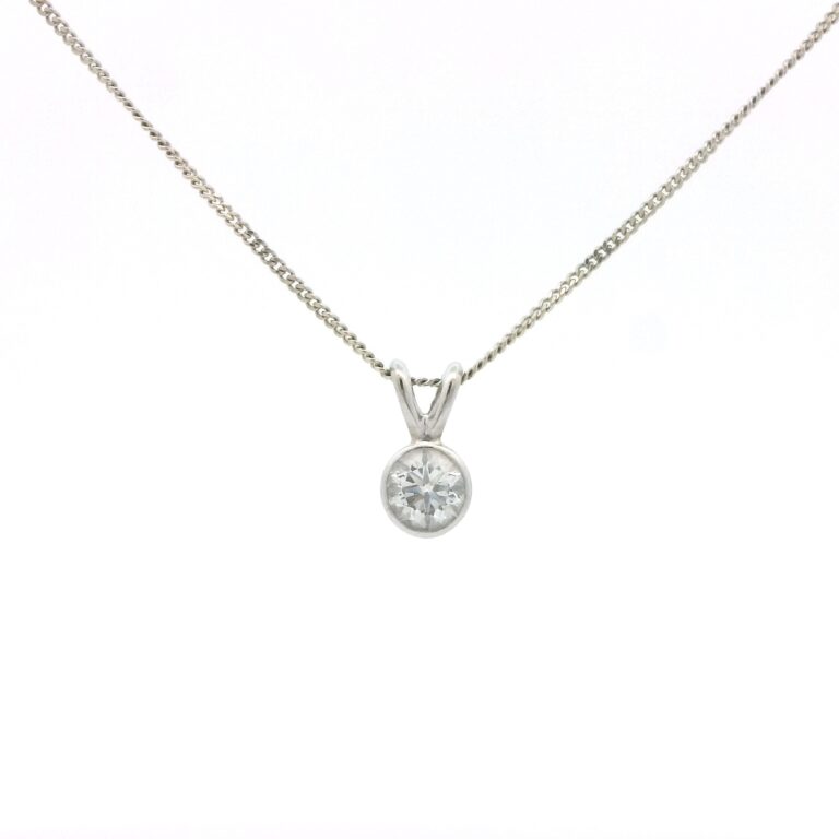 Ellen &ndash; 0.40ct E VS Round Diamond Bezel Pendant