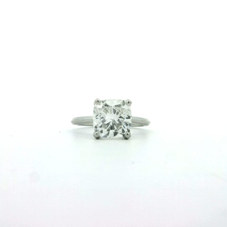 Frances – 3ct G VS2 Cushion Lab-Diamond Solitaire Engagement Ring