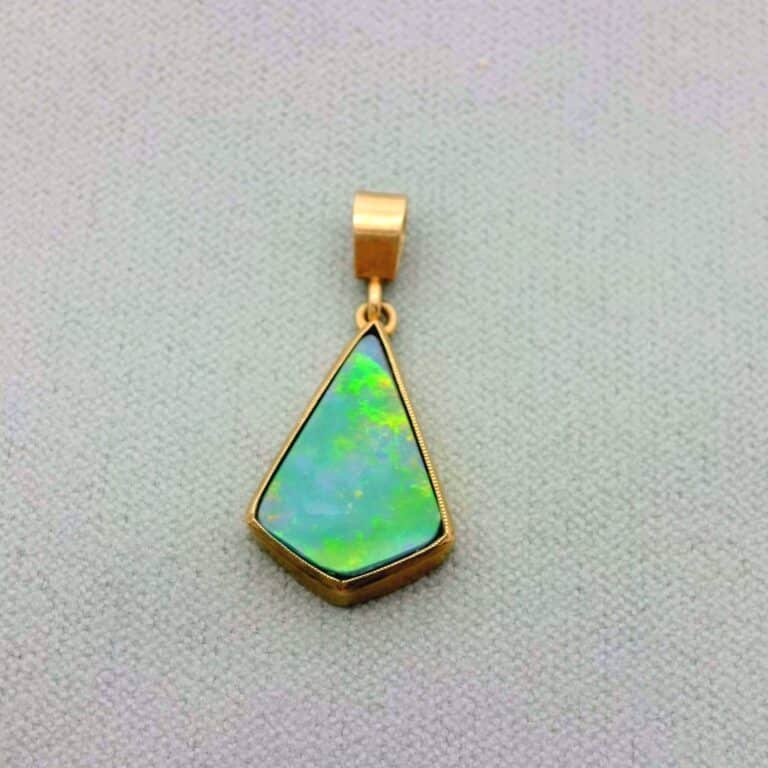 9ct Gold Opal Pendant