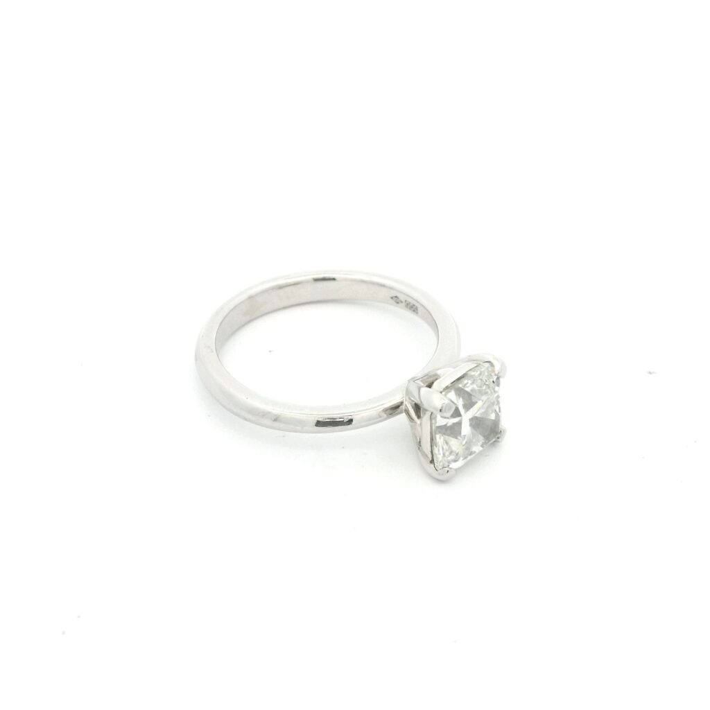 Georgina – 1.60ct G VS1 Cushion Diamond Soitaire Engagement Ring